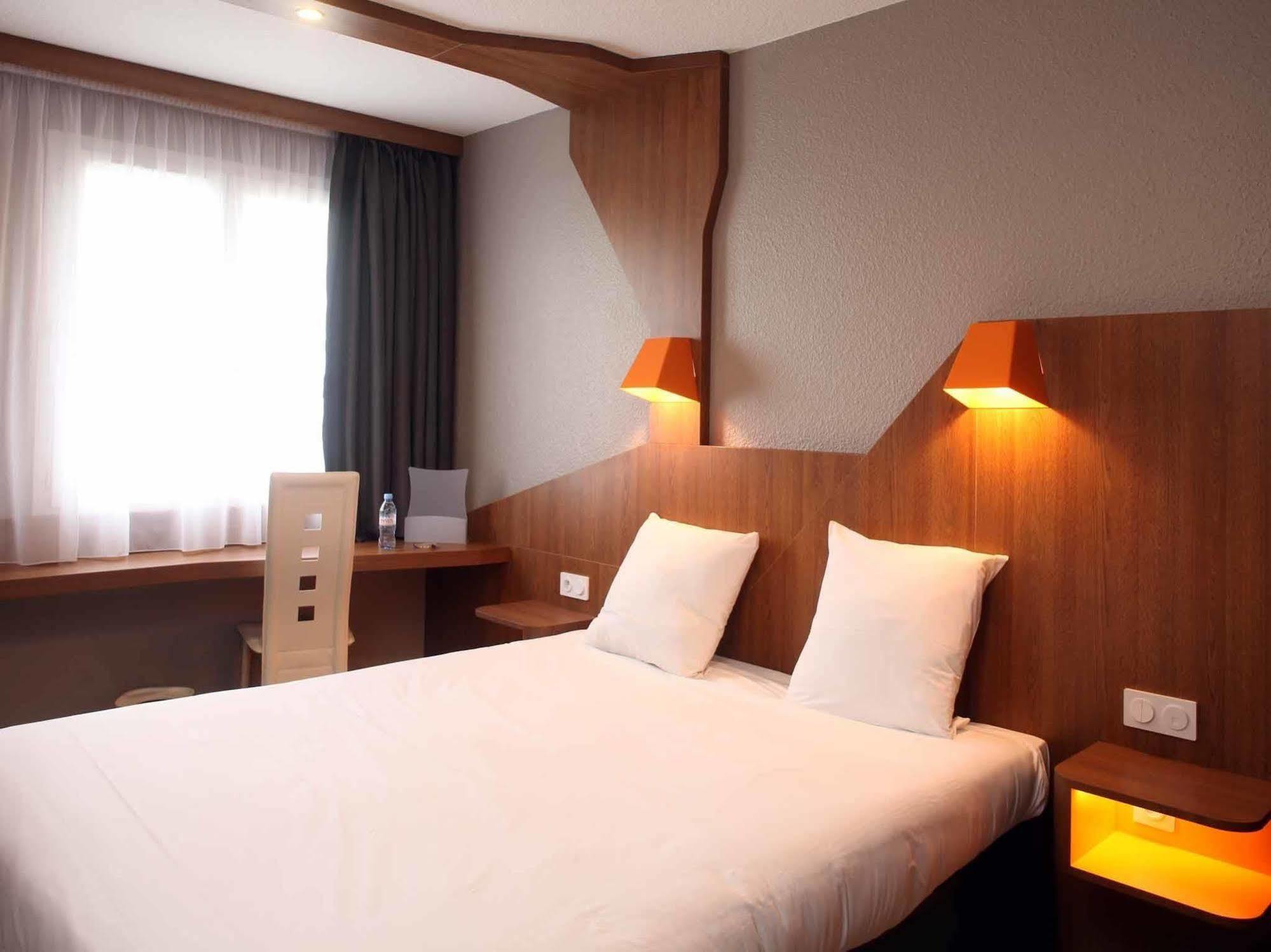 Ibis Styles Gien Hotel Exterior photo